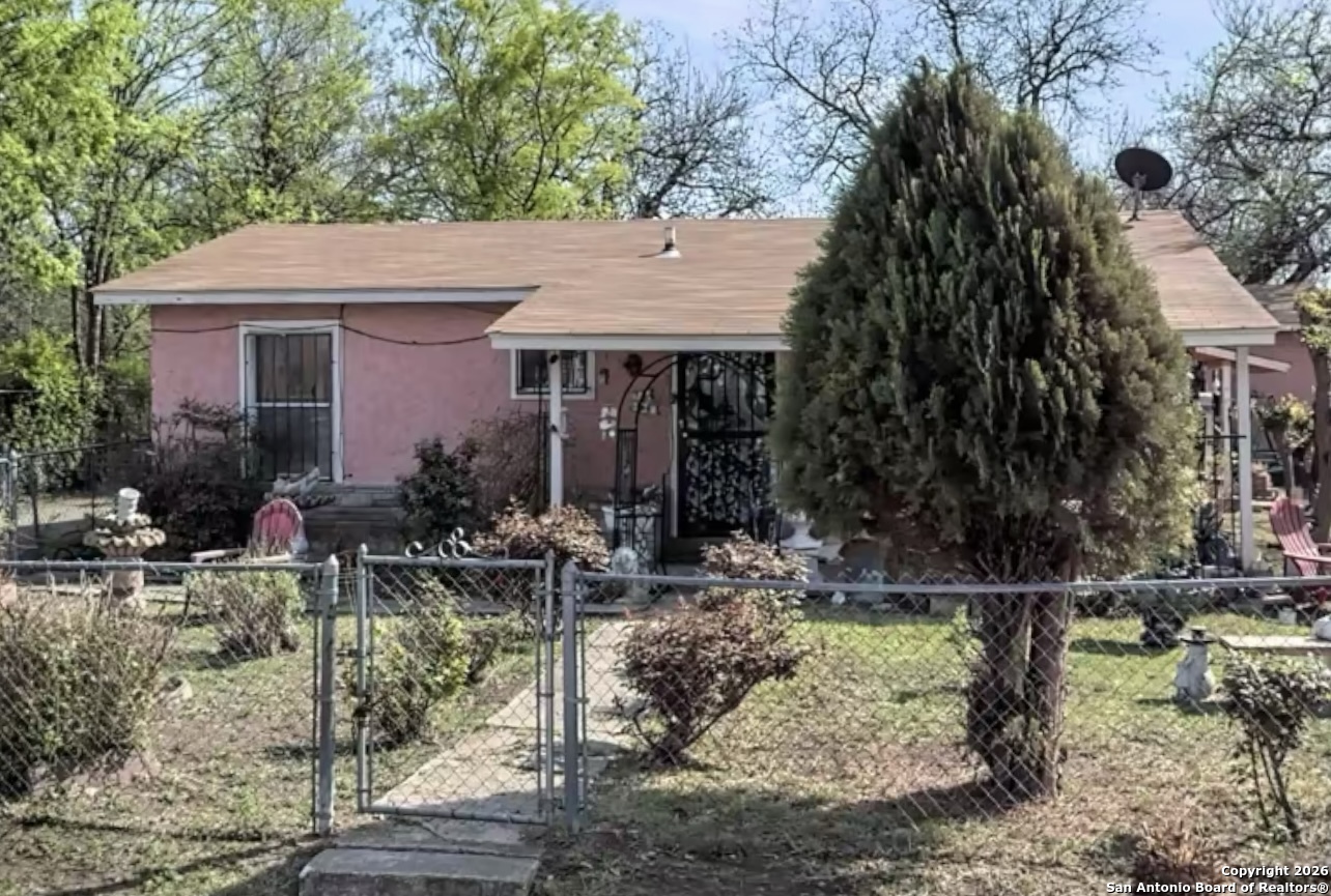 1338 Merida, San Antonio, TX 78207 — photo 1