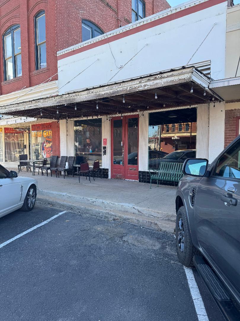 303  Main St, Smithville, TX 78957 — photo 1