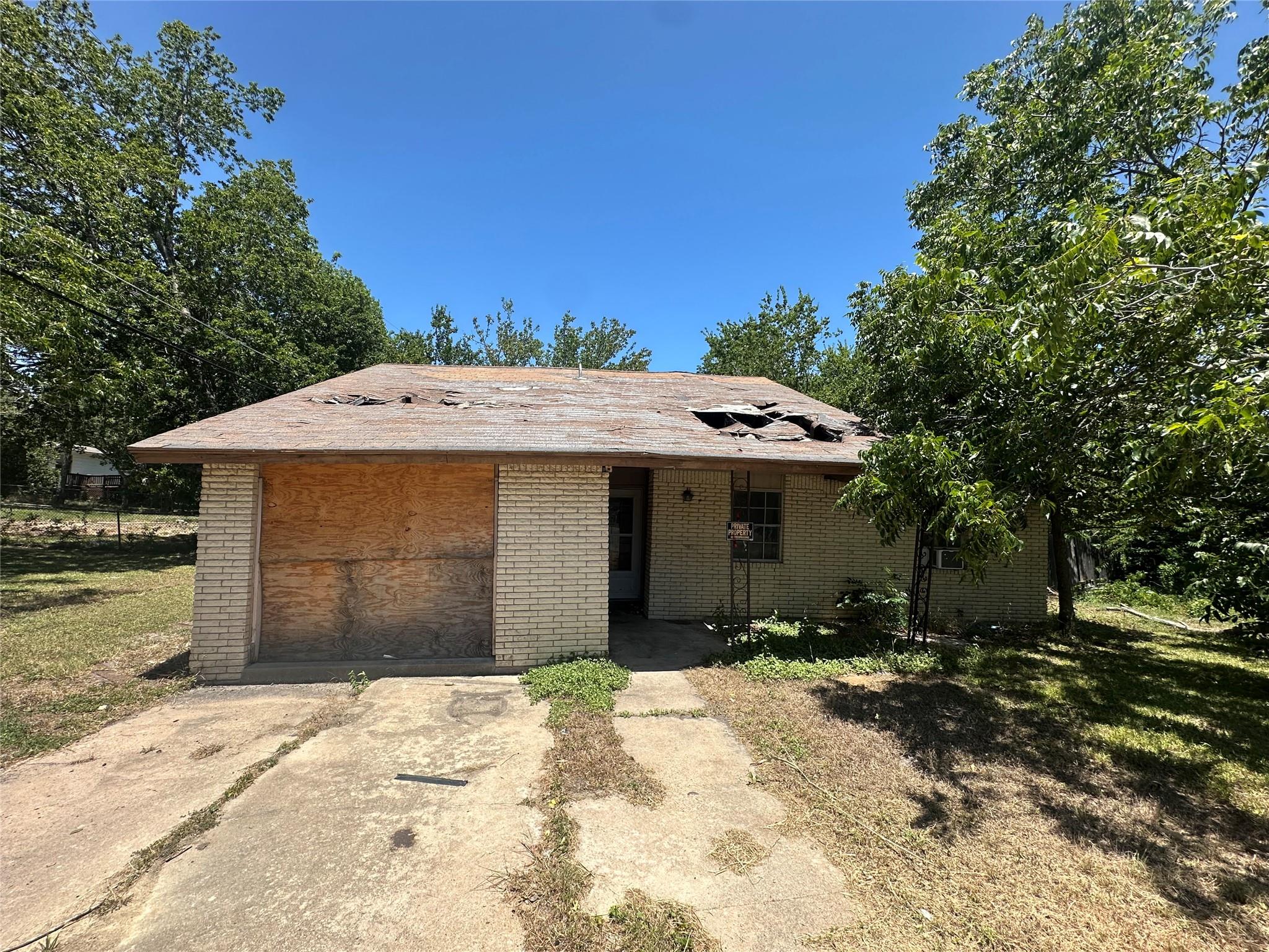 506  Forest Ct, Taylor, TX 76574 — photo 1