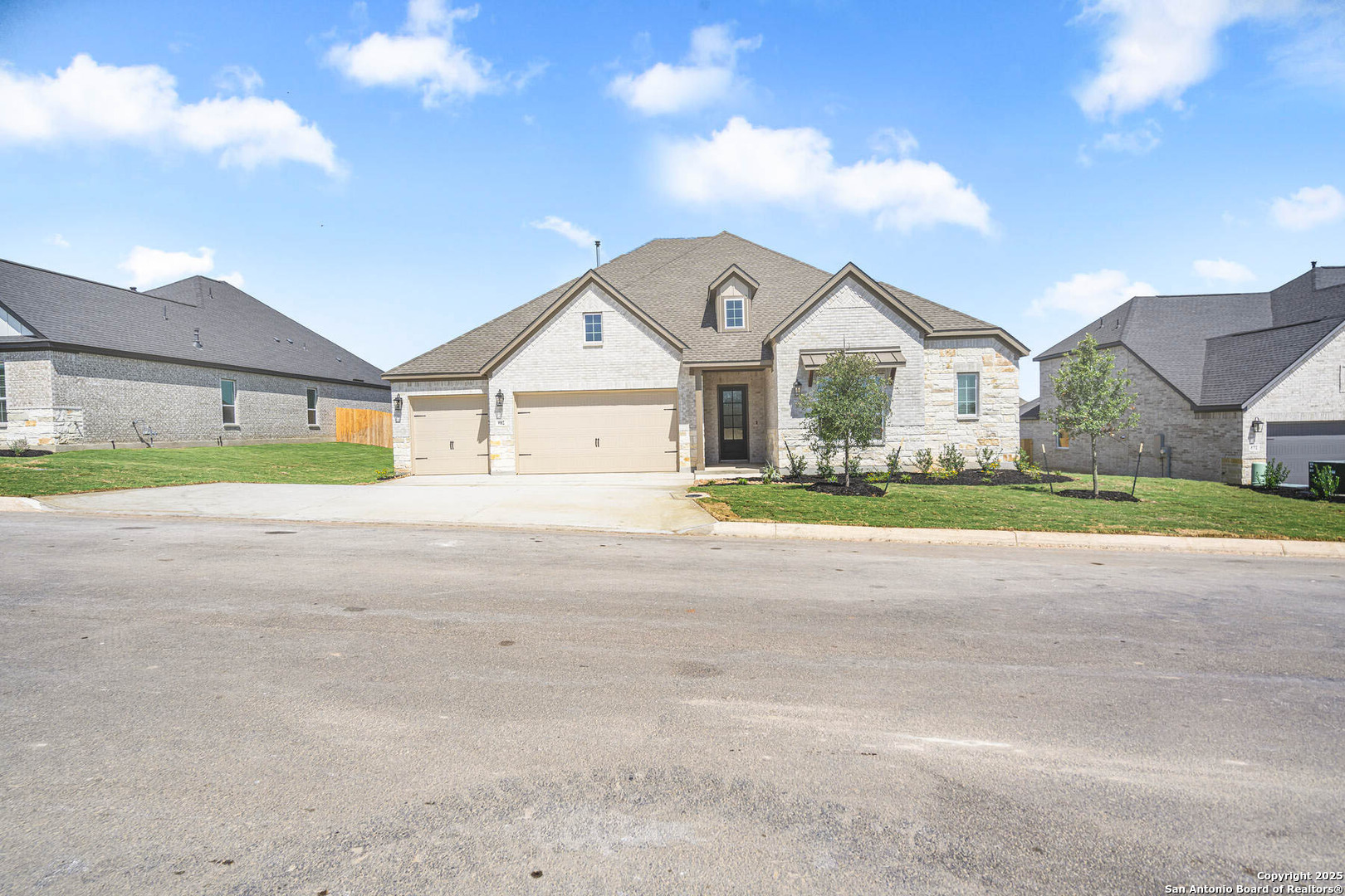 322 Lawrence Drive, Castroville, TX 78009 — photo 1