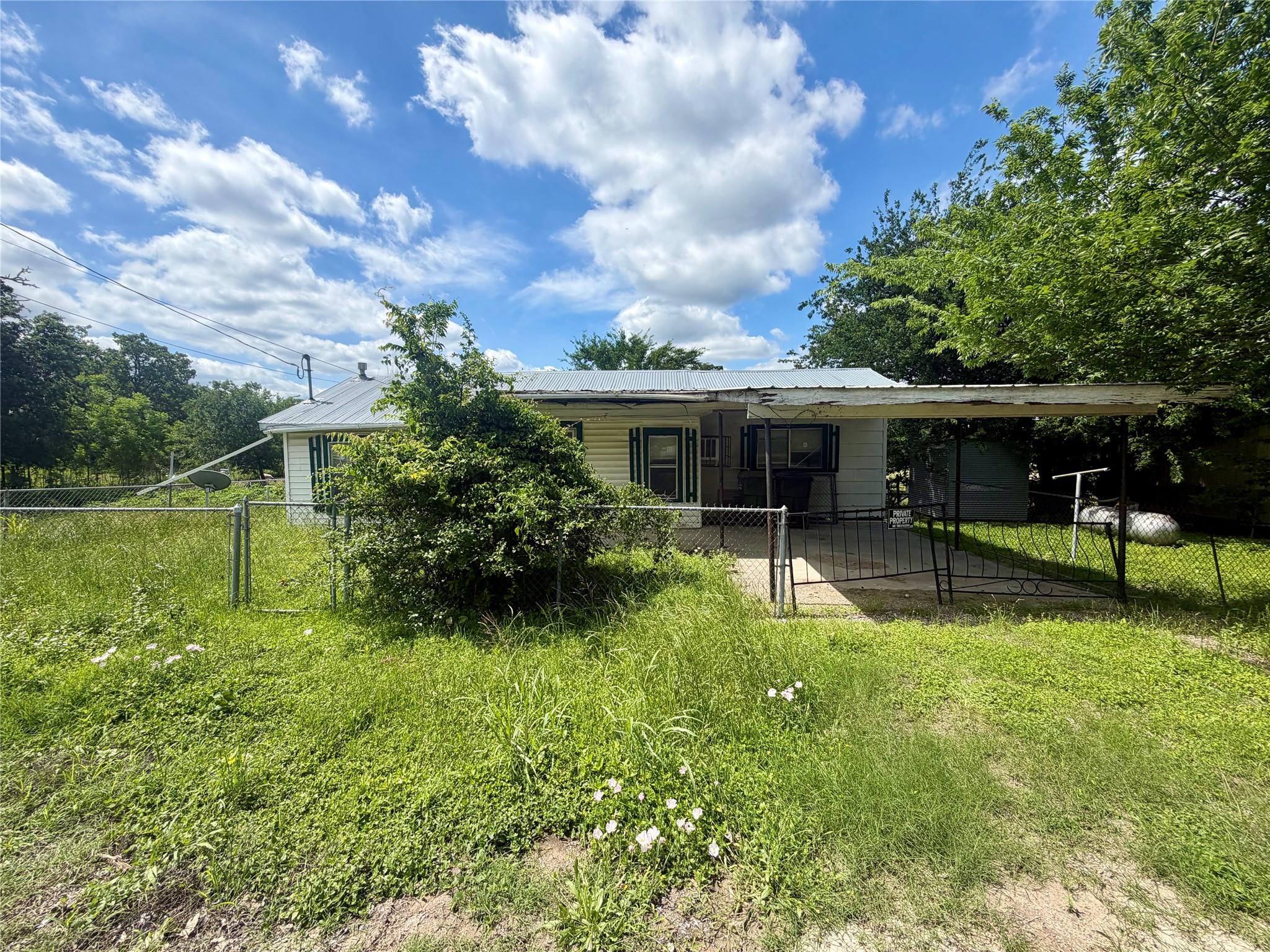 808 W Boundary St, Giddings, TX 78942 — photo 1