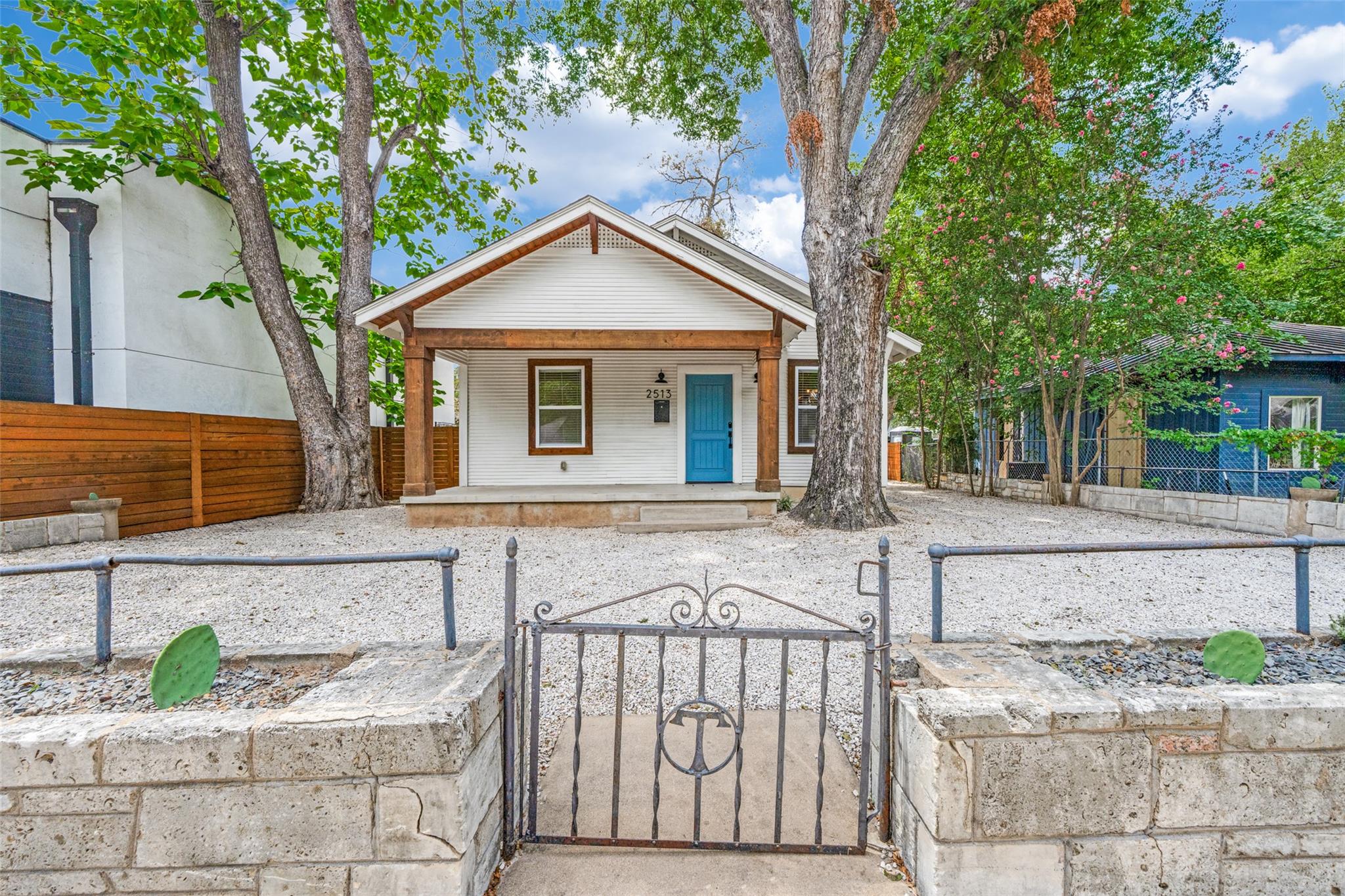 2513 E Cesar Chavez St, Austin, TX 78702 — photo 1