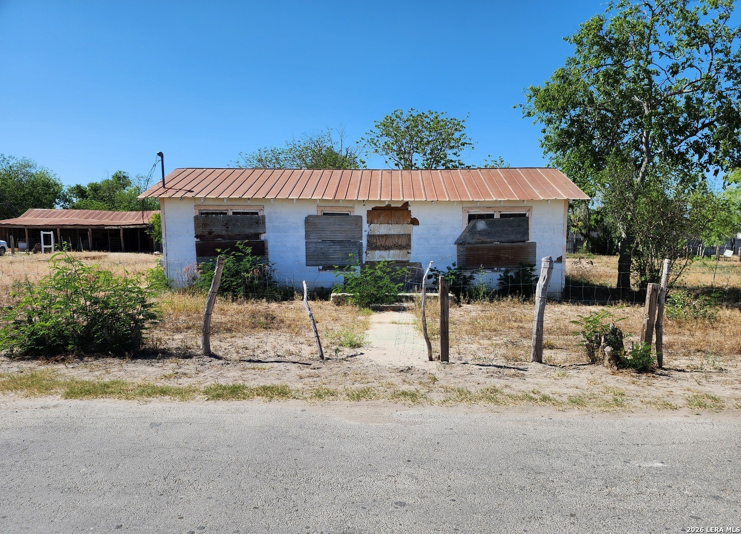 506-600 N Cotulla, Carrizo Springs, TX 78834 — photo 1