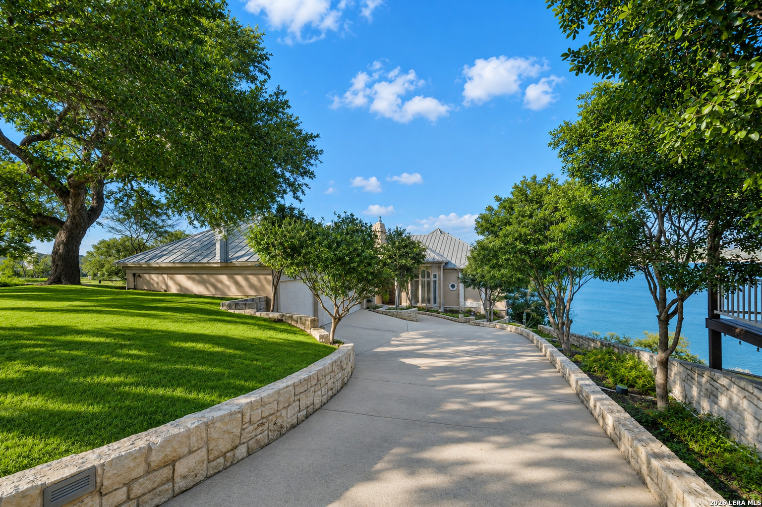 985 Janet, Canyon Lake, TX 78133 — photo 1