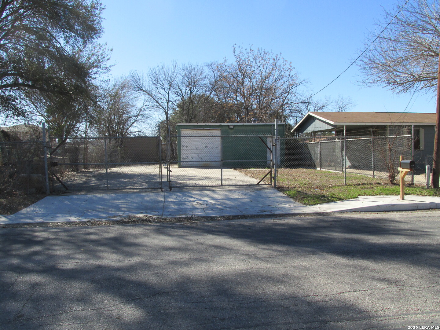 1610 N Whitman, San Antonio, TX 78211 — photo 1