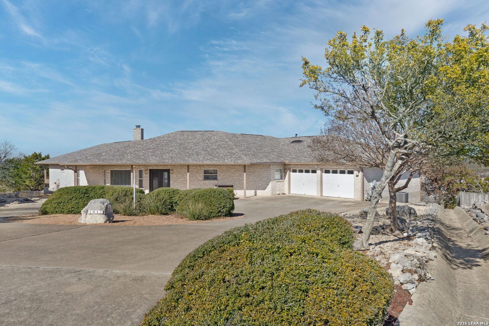 1817 Summit Point, Kerrville, TX 78028 — photo 1