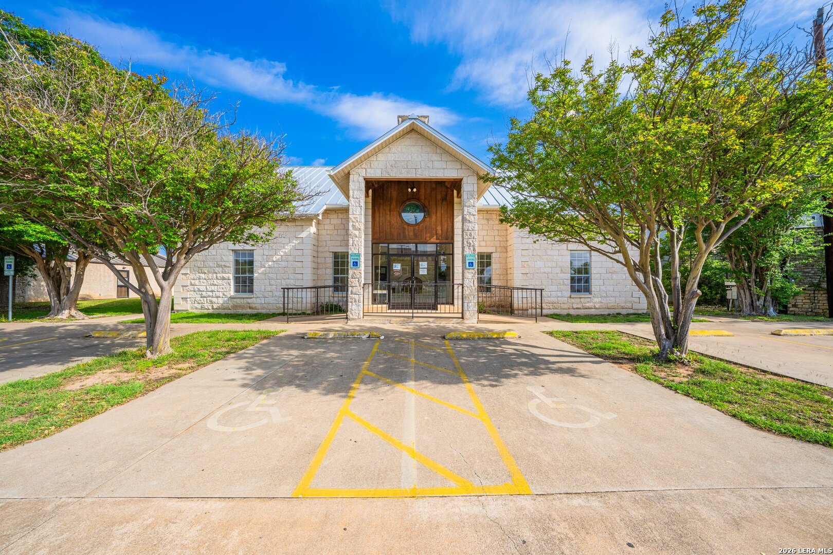 204 W Windcrest, Fredericksburg, TX 78624 — photo 1