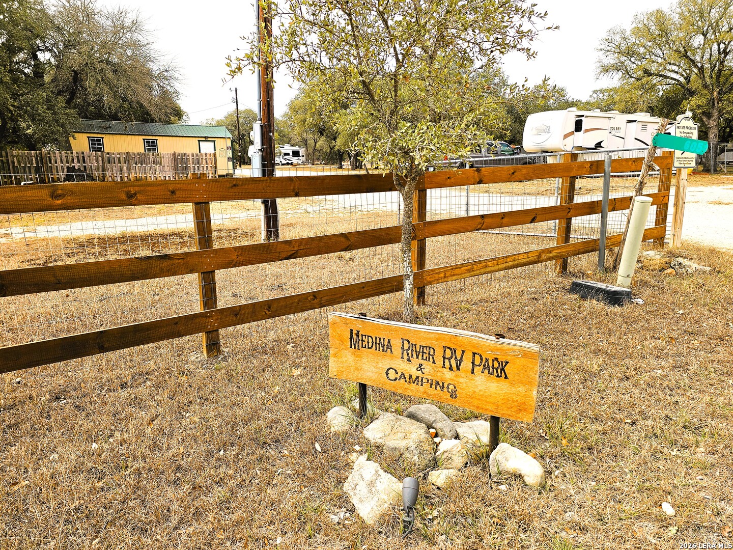 605 Lakeshore Ln, Bandera, TX 78003 — photo 1