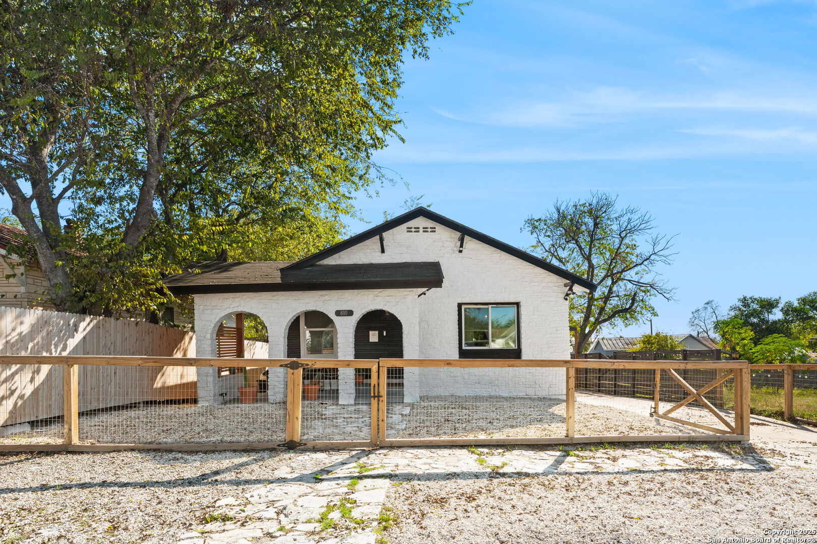 810 Dakota, San Antonio, TX 78203 — photo 1