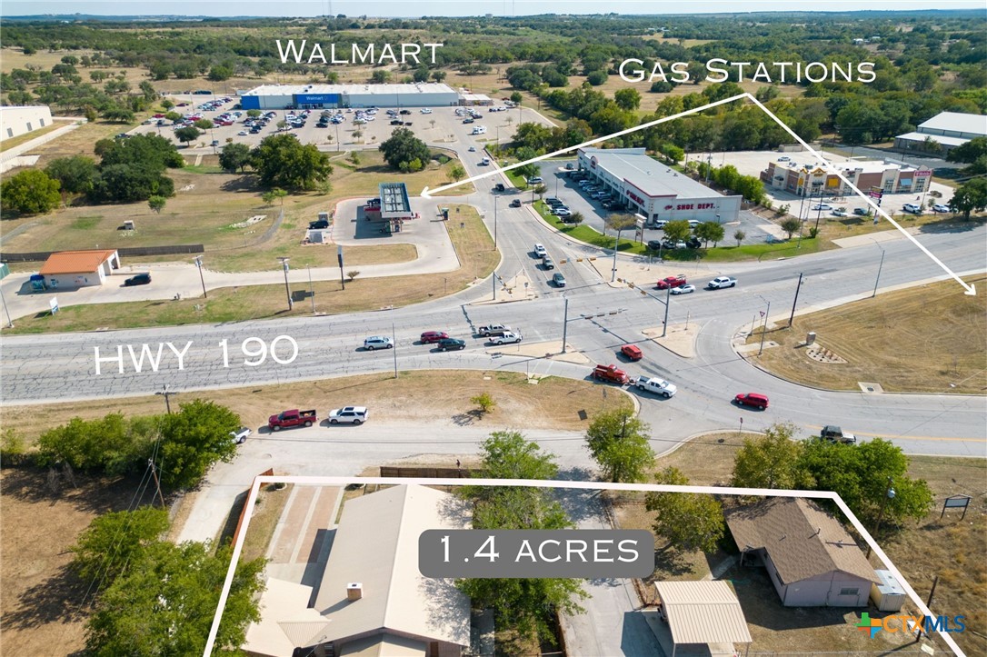 1707 E Fourth St, Lampasas, TX 76550 — photo 1