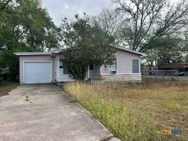 209 Highland Street, Yoakum, TX 77995 — photo 1