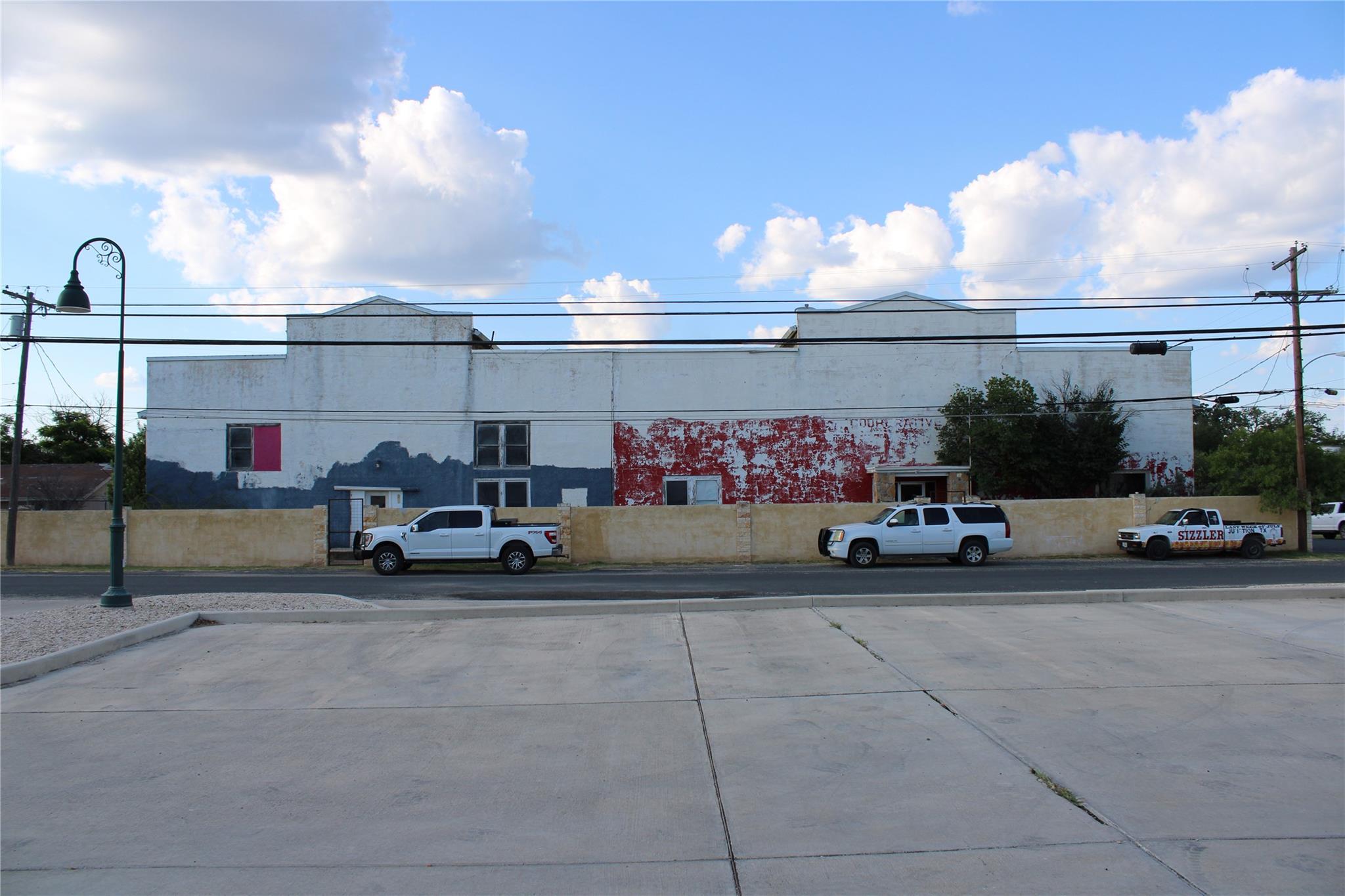 702  pecan St, Junction, TX 76849 — photo 1