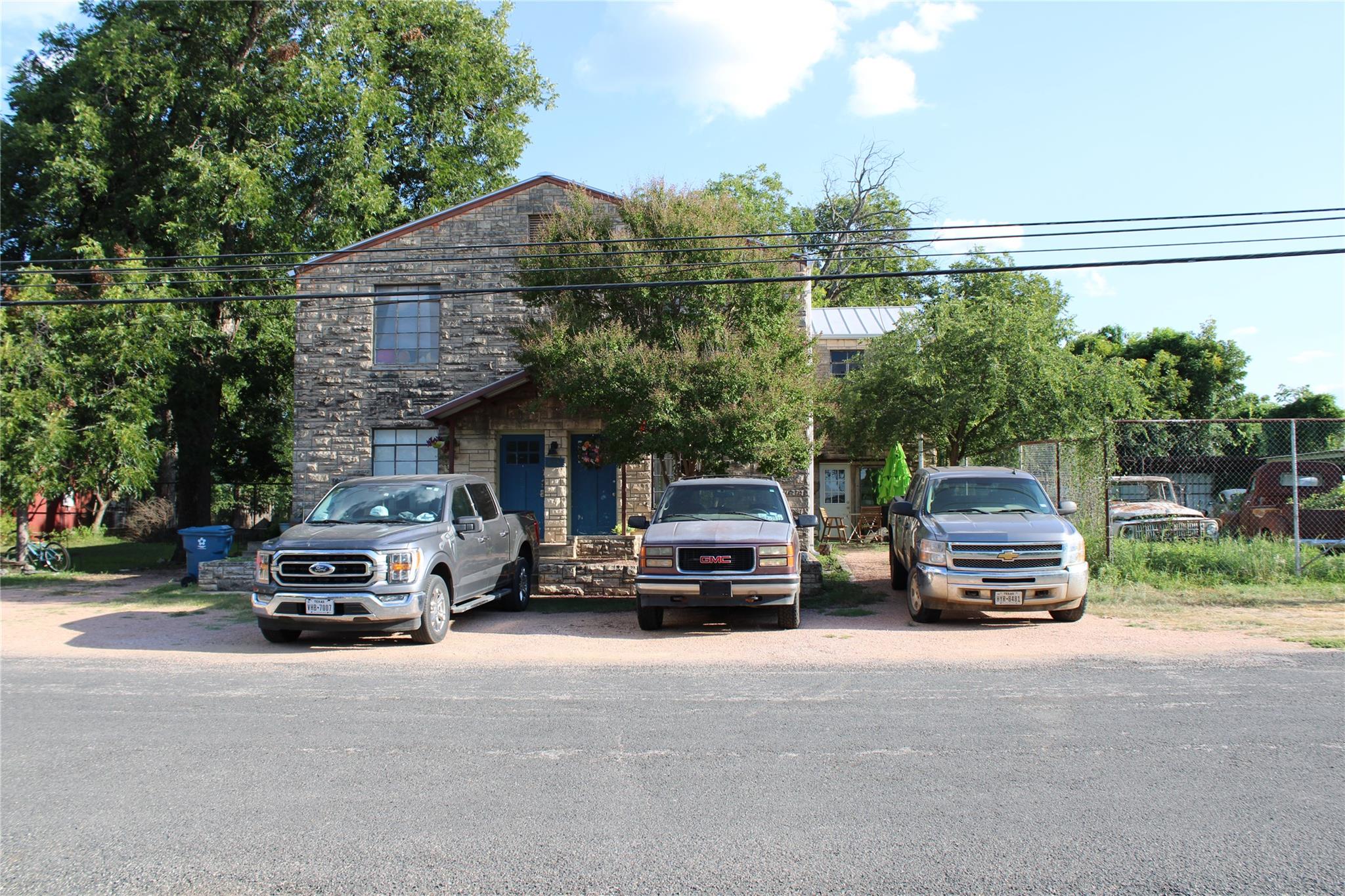 615  Pecan St, Junction, TX 76849 — photo 1