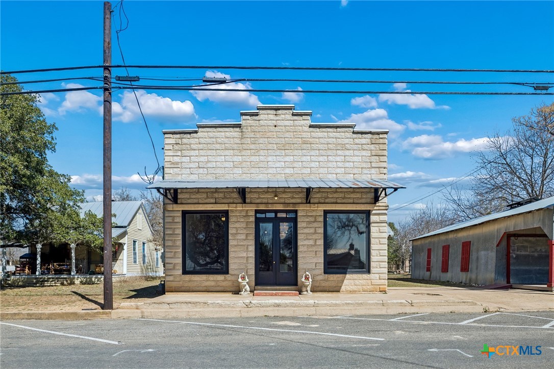 606 High Street, Comfort, TX 77318 — photo 1