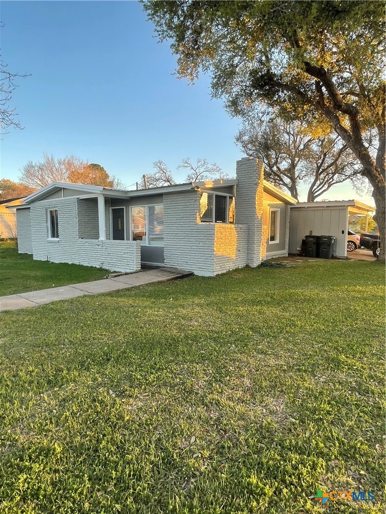 611 Sarah Street, Edna, TX 77957 — photo 1