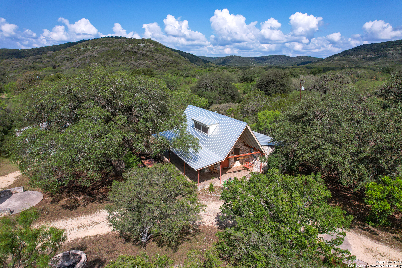 711 Mariposa Avenue, ConCan, TX 78801 — photo 1