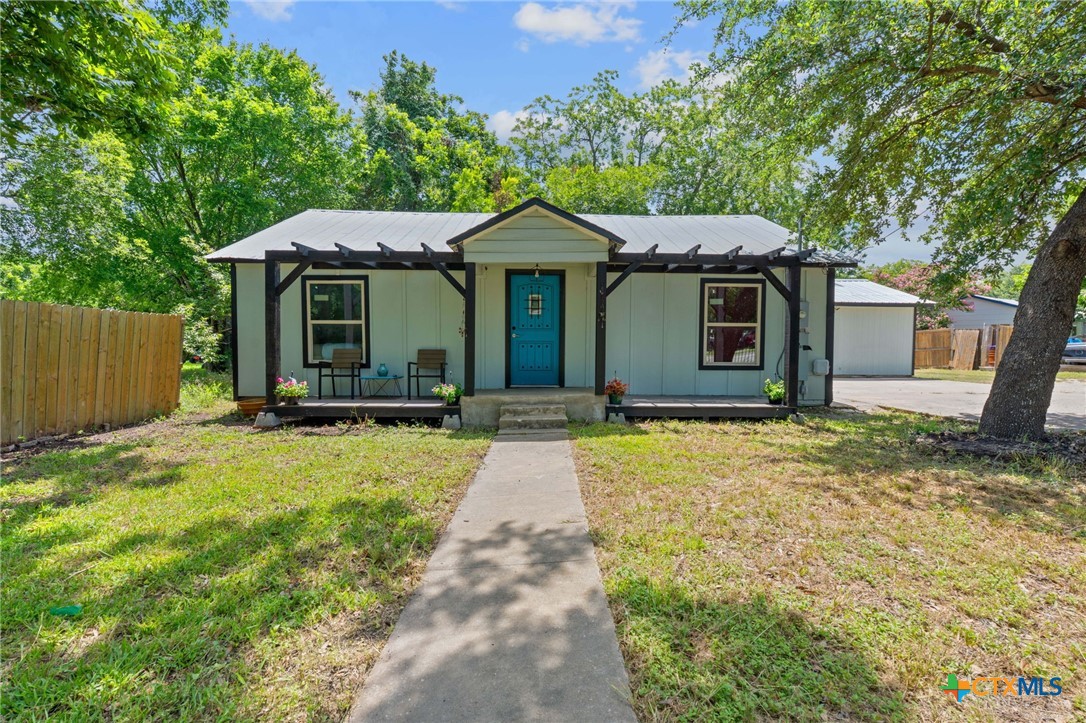 1013 N Colorado Street, Lockhart, TX 78644 — photo 1