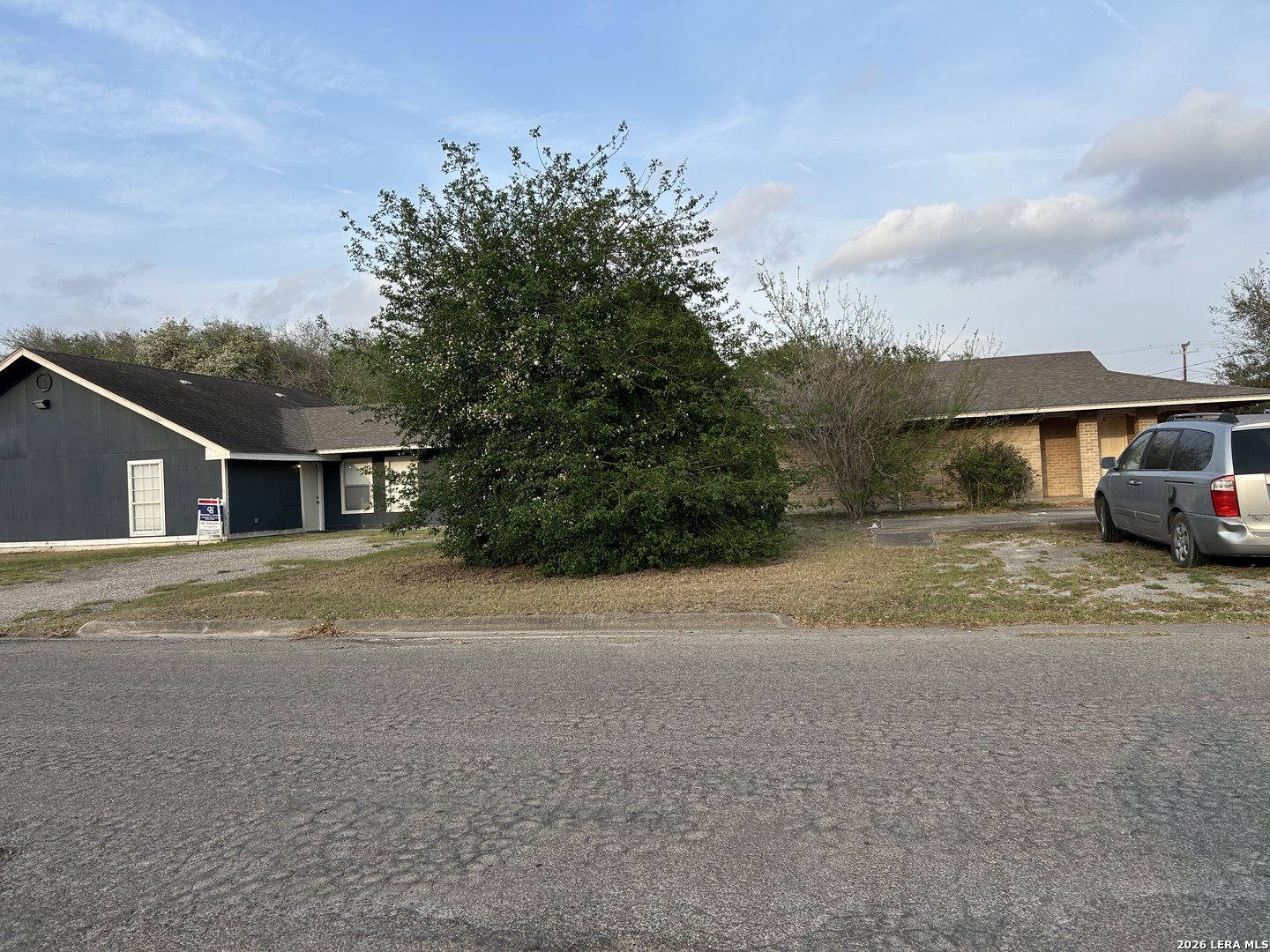 501 E Bowie, Beeville, TX 78102 — photo 1