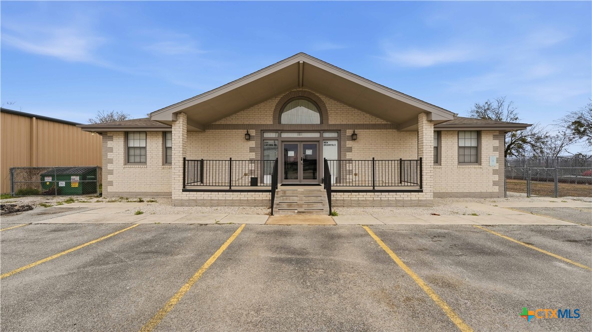 223 Lucinda Drive, New Braunfels, TX 78130 — photo 1