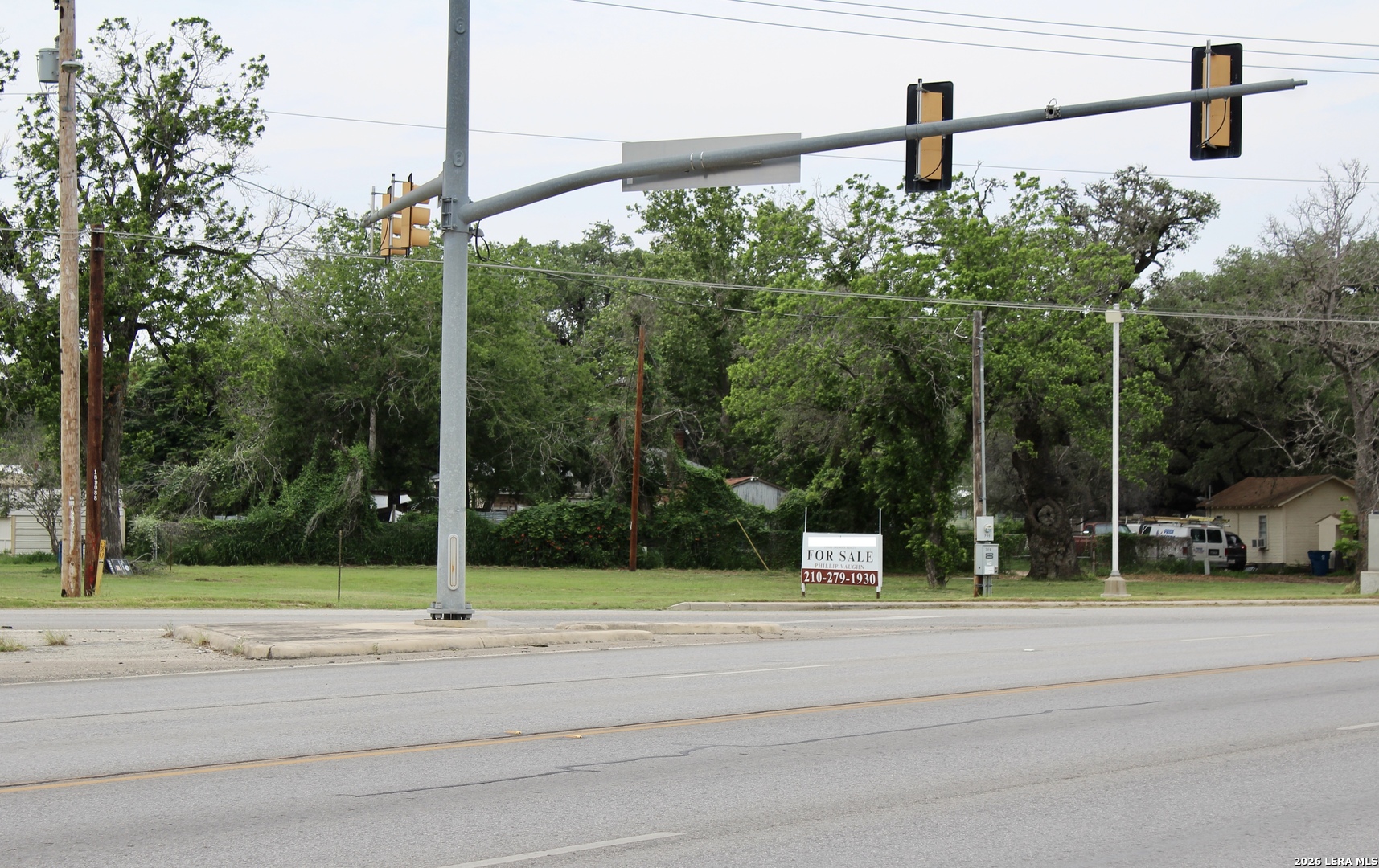 707 Commerce St, Pleasanton, TX 78064 — photo 1