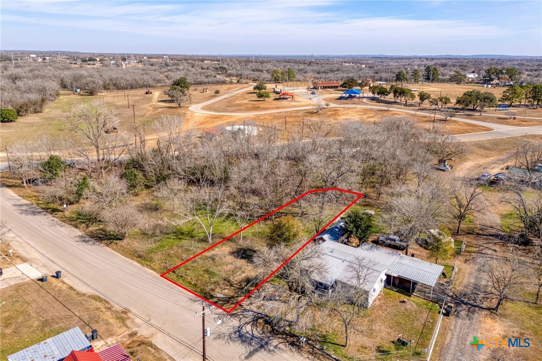 1018 N Hackberry Avenue, Luling, TX 78648 — photo 1
