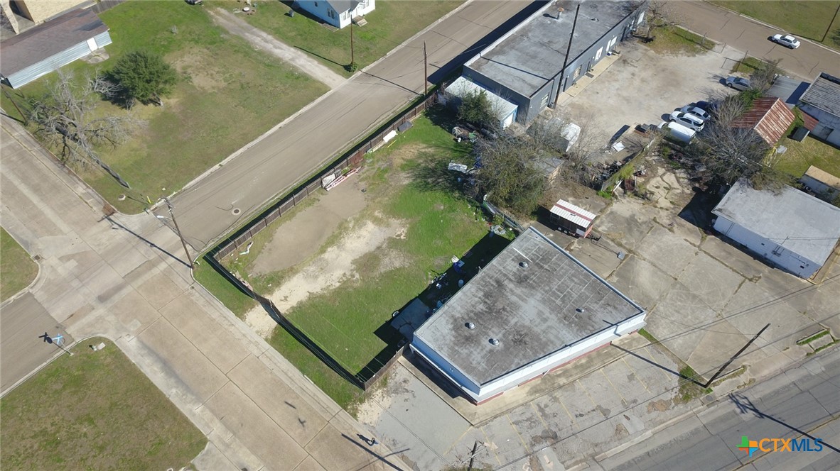 802 E North Street, Victoria, TX 77901 — photo 1