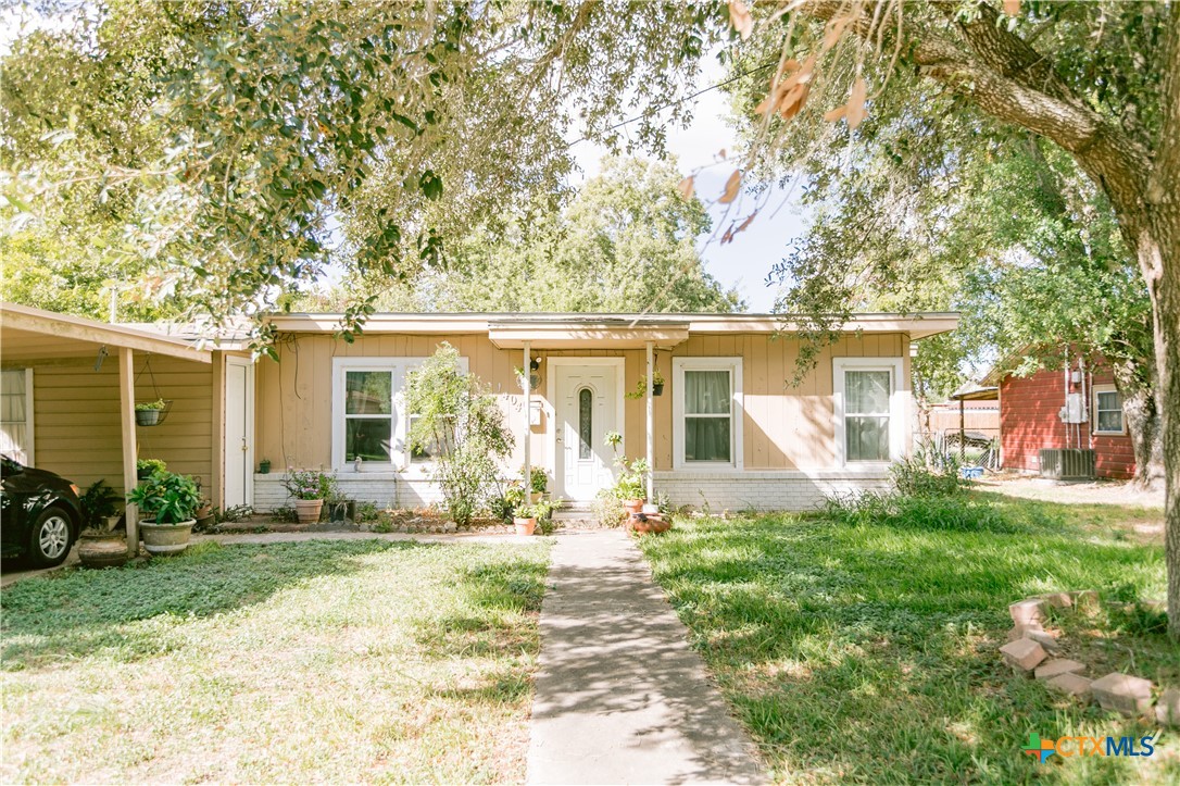 1404 E Warren Avenue, Victoria, TX 77901 — photo 1