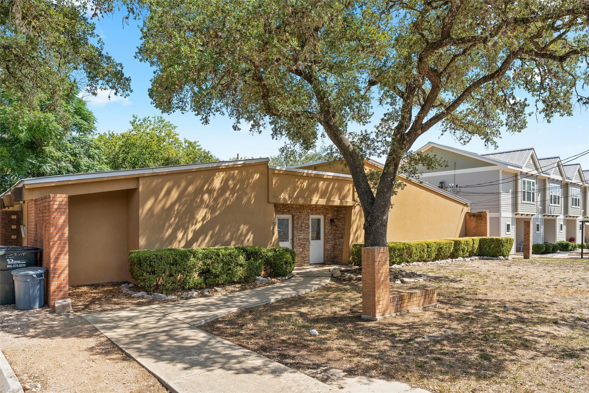 521 & 525 W Hutchison St, San Marcos, TX 78666 — photo 1