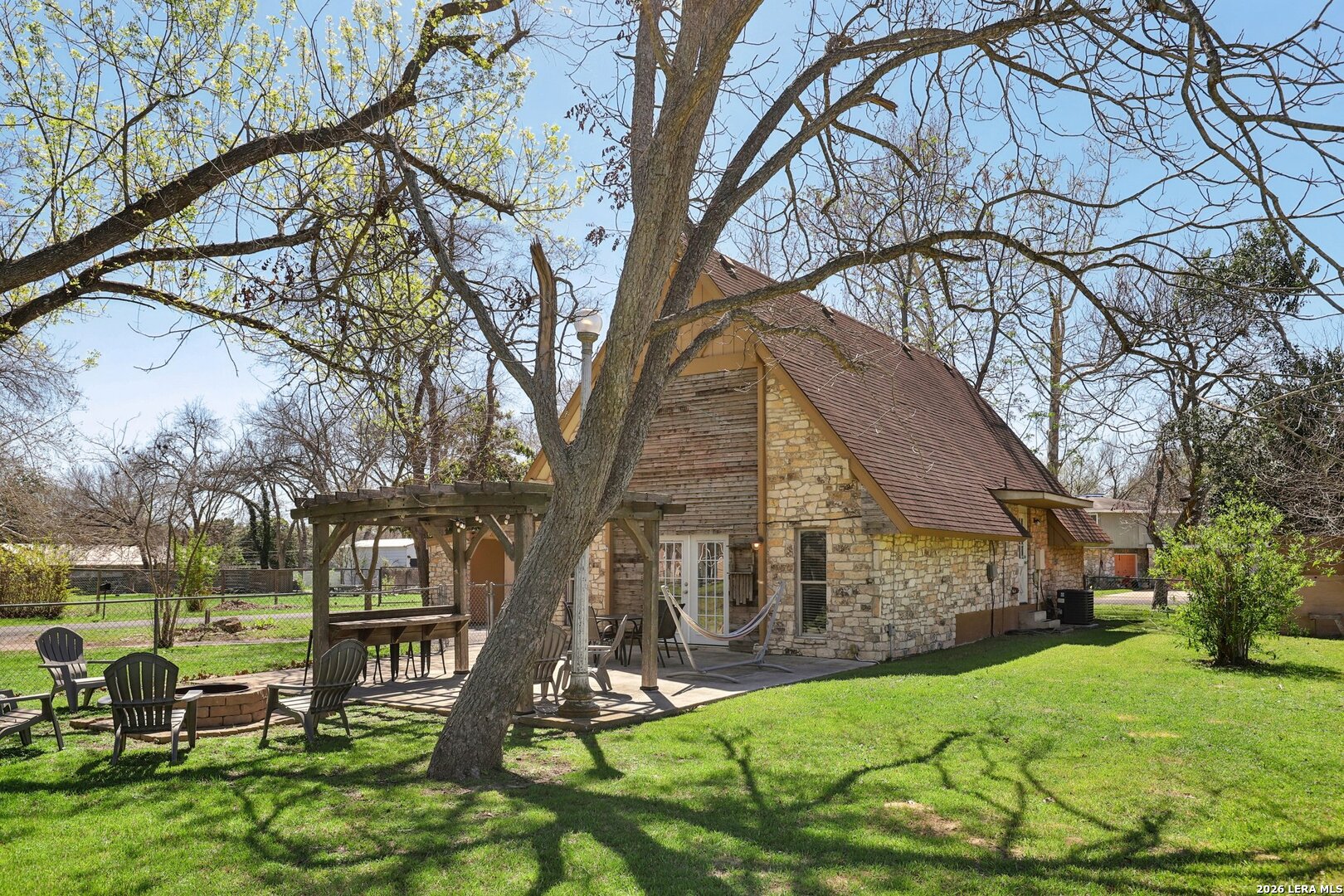 122 Nueces, Seguin, TX 78155 — photo 1