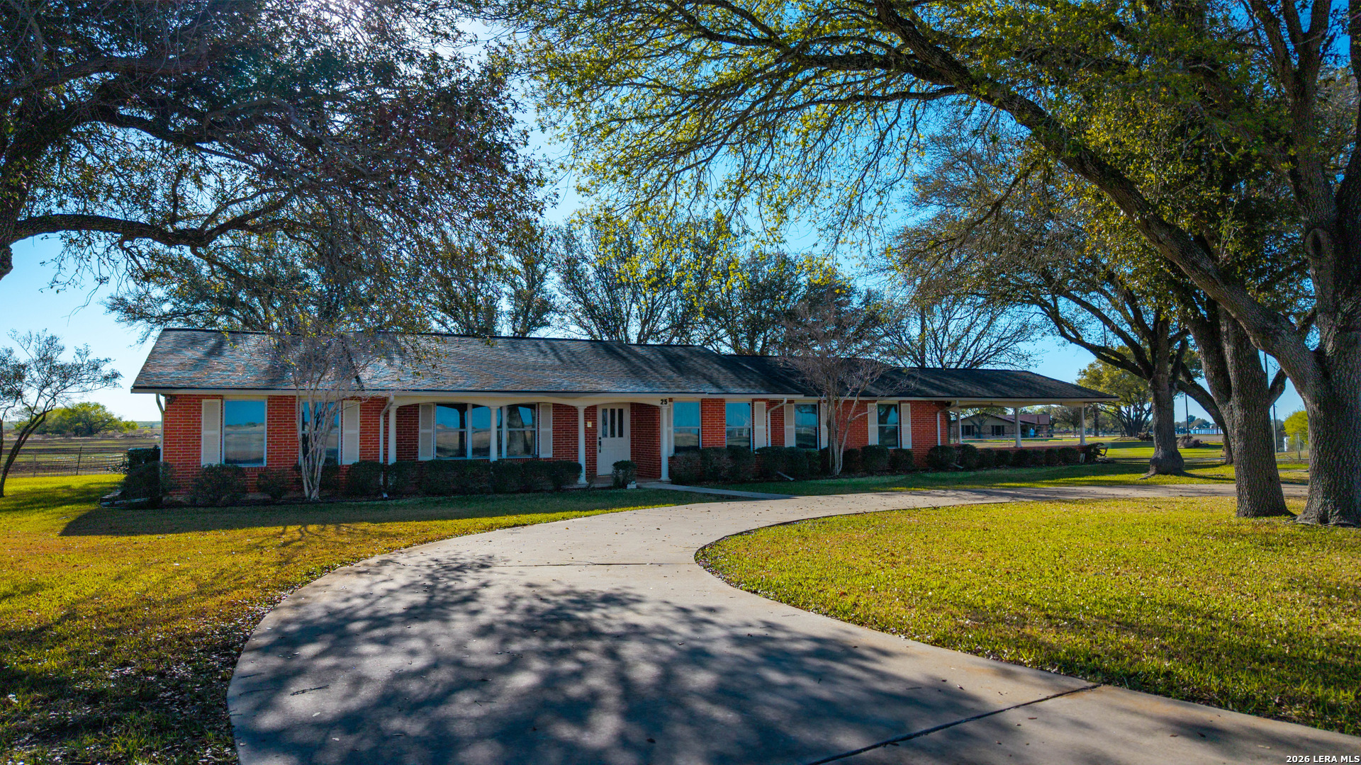 25 Labus Ln, Floresville, TX 78114 — photo 1