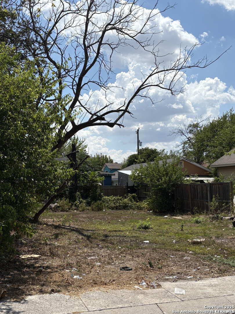 226 Micklejohn, San Antonio, TX 78207 — photo 1