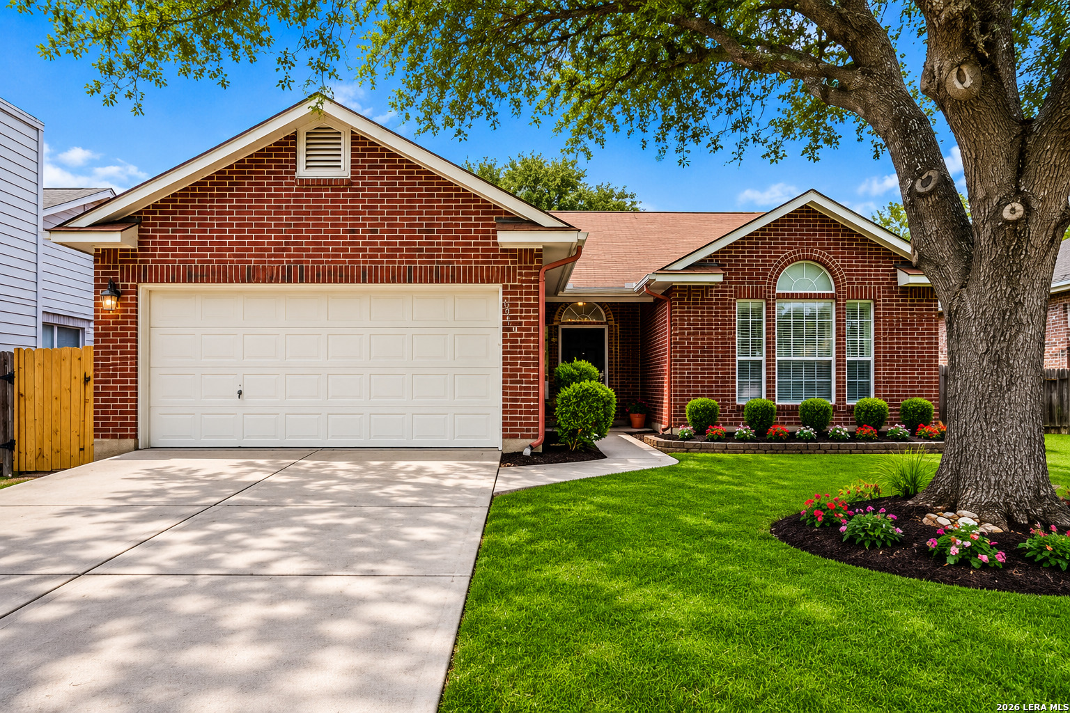6374 Parkland Oaks Dr, San Antonio, TX 78240 — photo 1