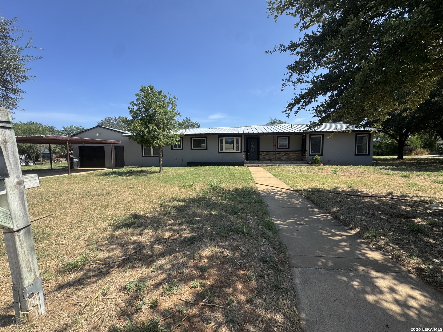 719 E Taft, Pearsall, TX 78061 — photo 1