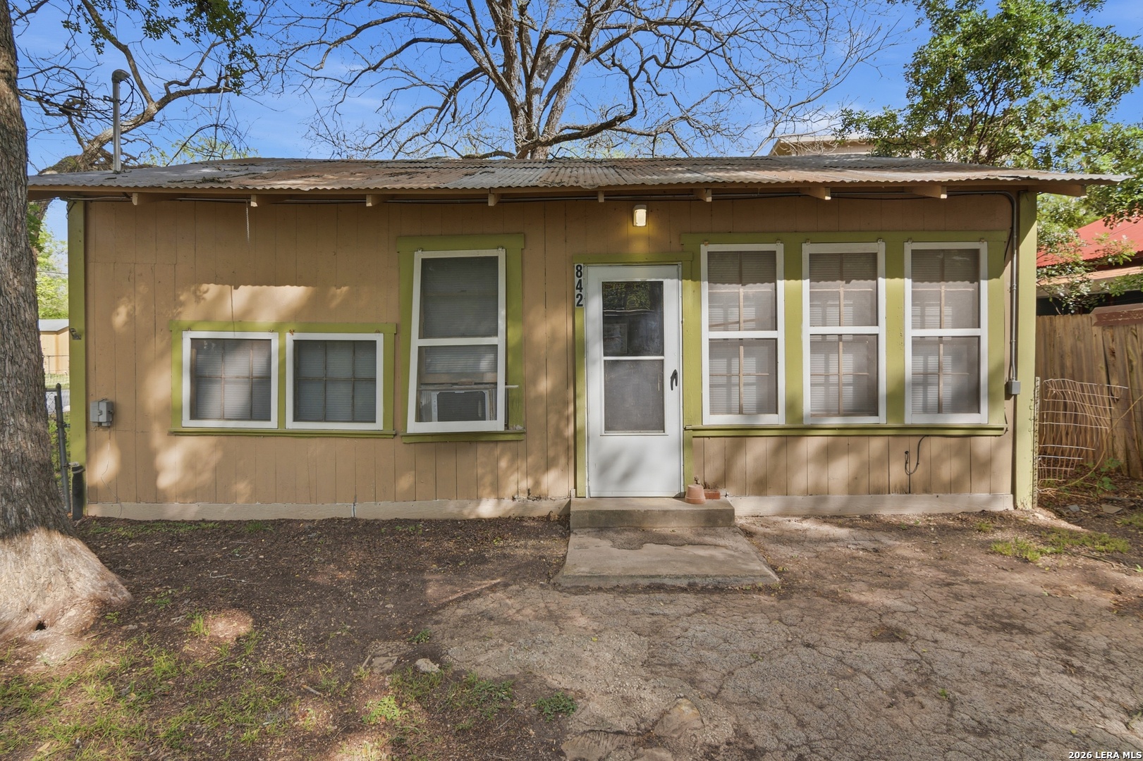 842 Burkett, Seguin, TX 78155 — photo 1