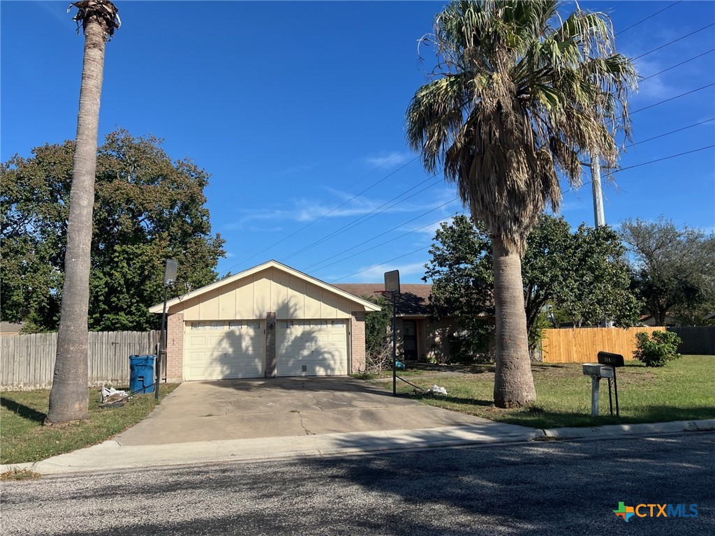 114 Chevy Chase Street, Port Lavaca, TX 77979 — photo 1