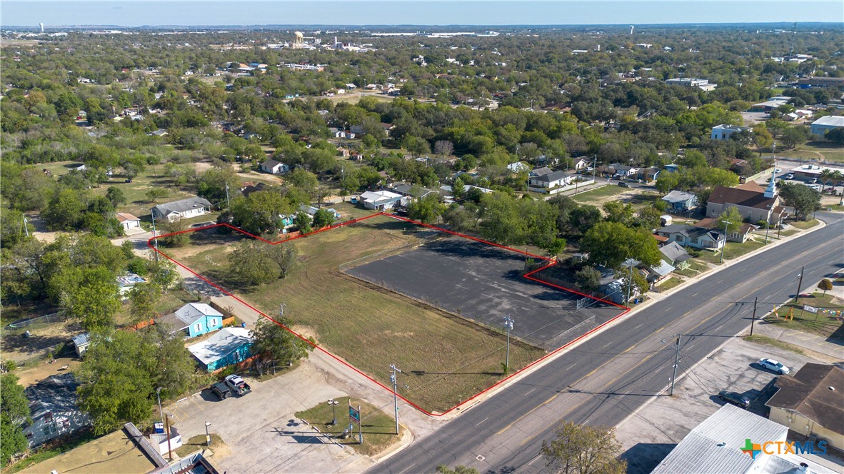 784 W Court Street, Seguin, TX 78155 — photo 1