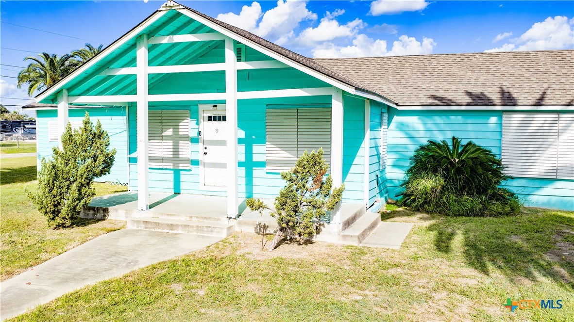 312 W Jefferson Avenue, Port O'Connor, TX 77982 — photo 1