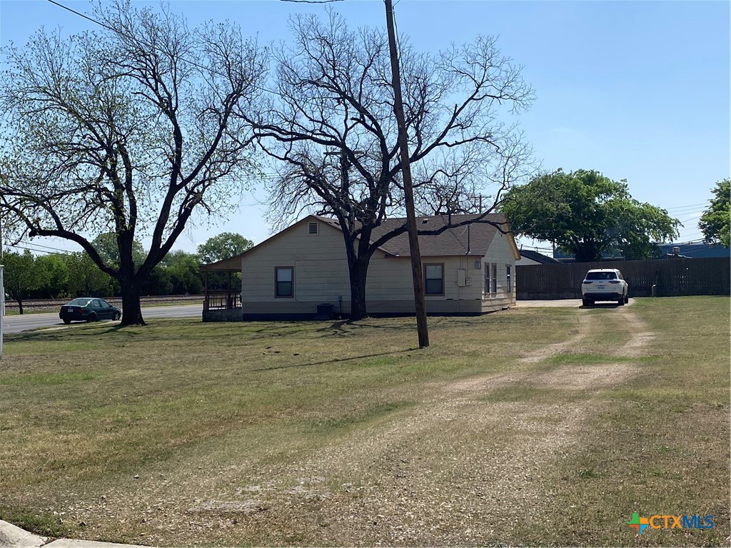 404 E Avenue D, Copperas Cove, TX 76522 — photo 1