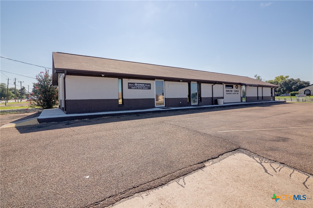 1001 E Airline Road, Victoria, TX 77901 — photo 1