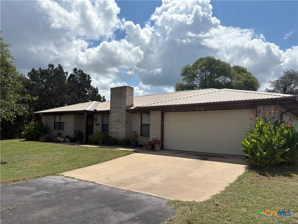 639 County Road 3081, Lampasas, TX 76550 — photo 1