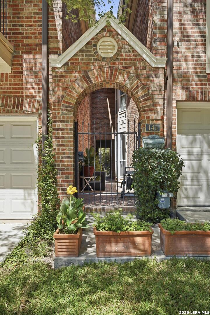 145 Elizabeth, Alamo Heights, TX 78209 — photo 1