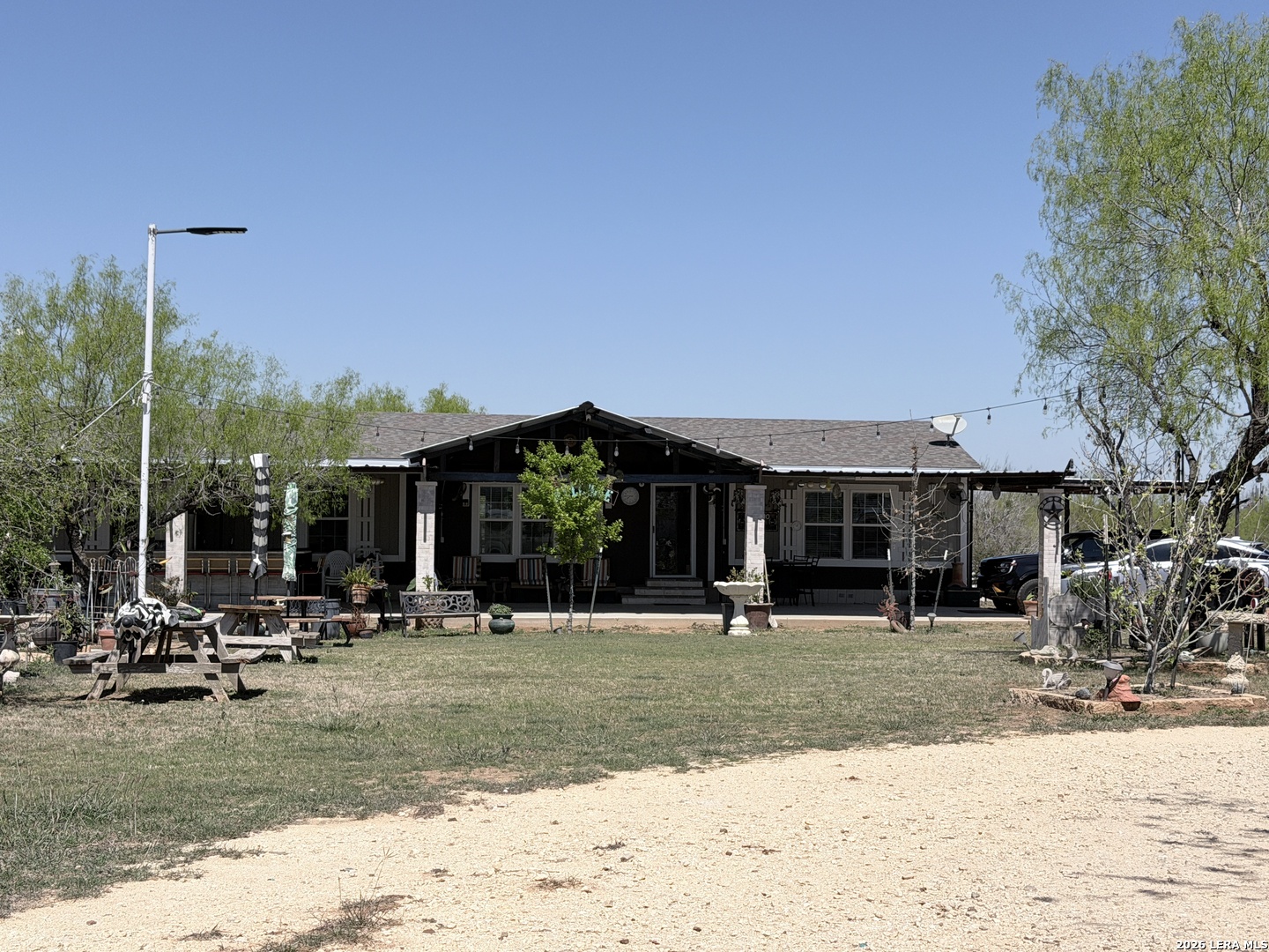 152 County Road 2667, Devine, TX 78016 — photo 1
