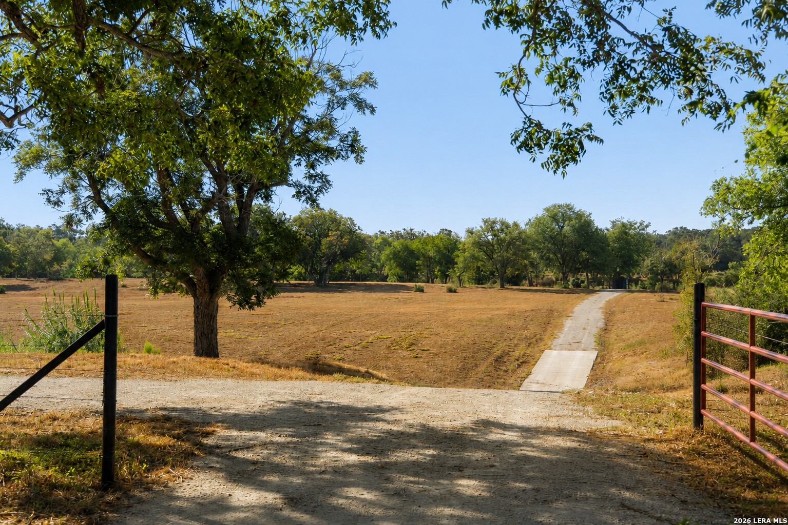 440 CHIMNEY VALLEY DR, Blanco, TX 78606 — photo 1