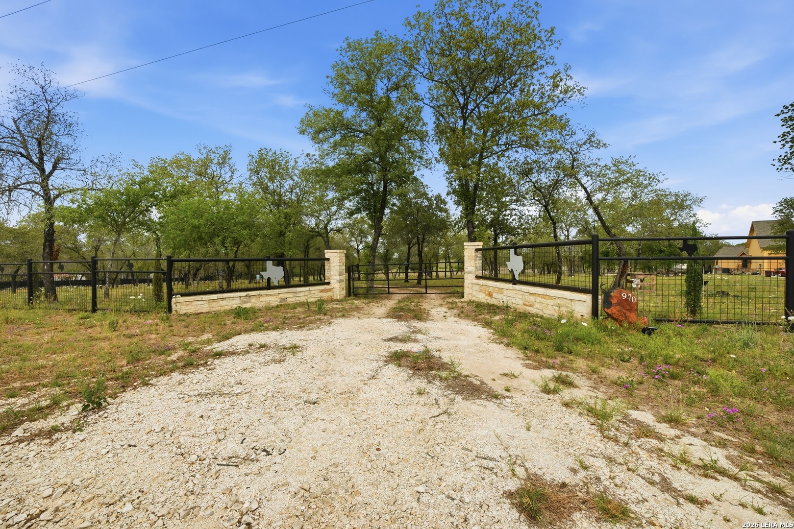 970 STEVENS RD, Somerset, TX 78069 — photo 1