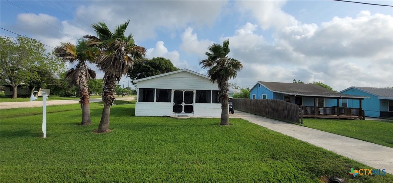 101 E Saint Louis Avenue, Seadrift, TX 77983 — photo 1