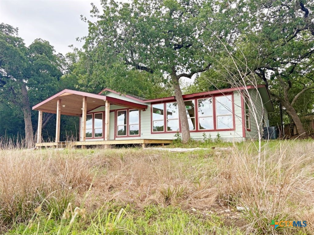 106 Caddo, Smithville, TX 78957 — photo 1