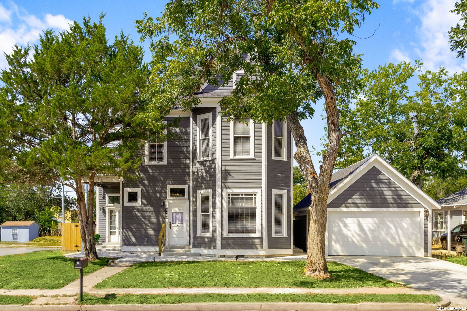 400 N Bowie, Seguin, TX 78155 — photo 1