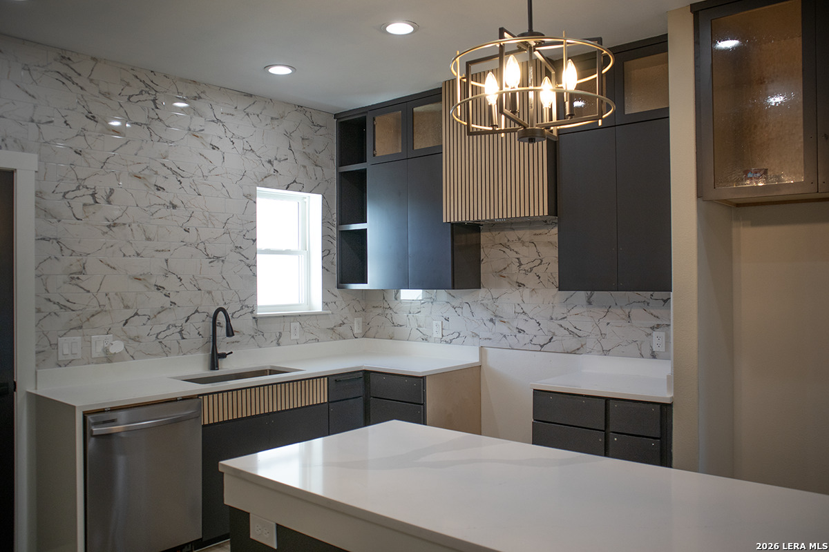 130 E Lachapelle, San Antonio, TX 78204 — photo 1