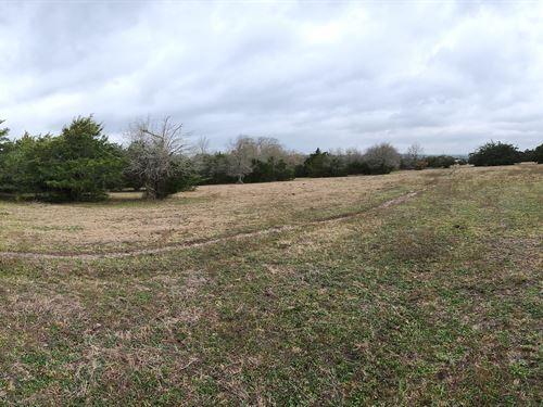 176  Ike Ln, Brenham, TX 77833 — photo 1