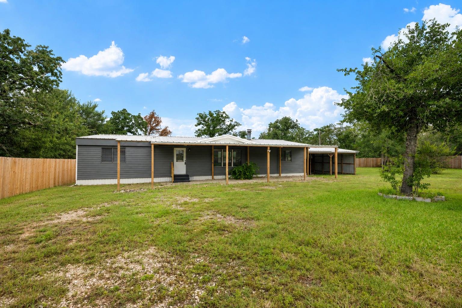 133  Deer Run, Smithville, TX 78957 — photo 1